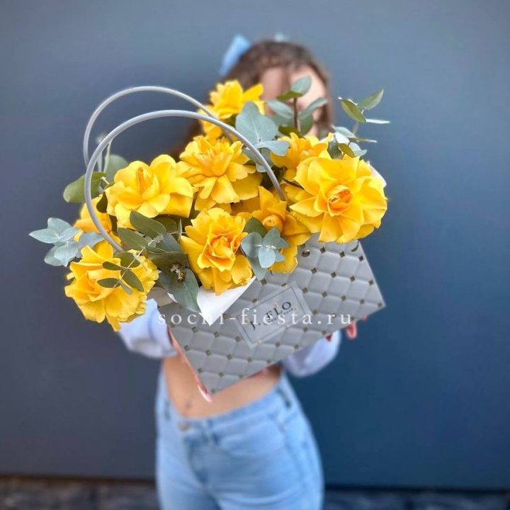 Сумочка с розами "Эдель" в Братске