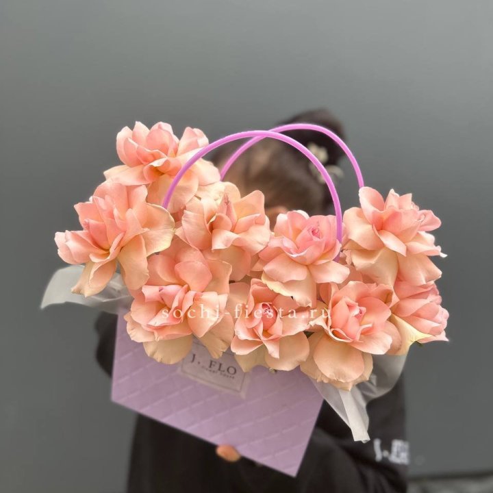 Сумочка с розами "Кети" в Братске