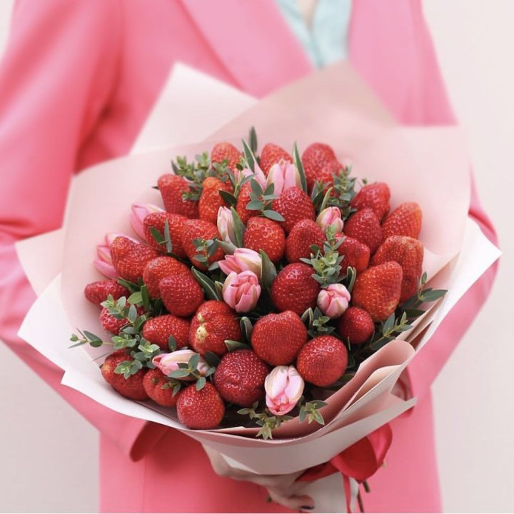 Тюльпаны и клубника в Братске