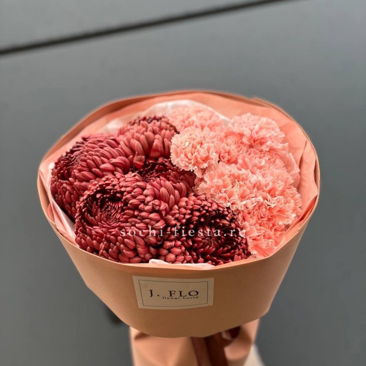 Букет хризантем и диантусов  в Братске