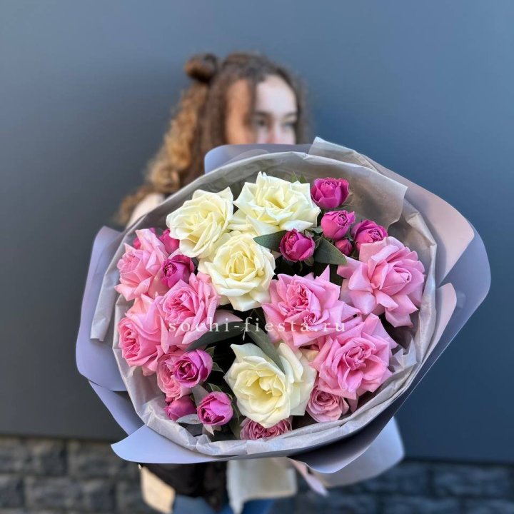 Букет французских и пионовидных роз в Братске