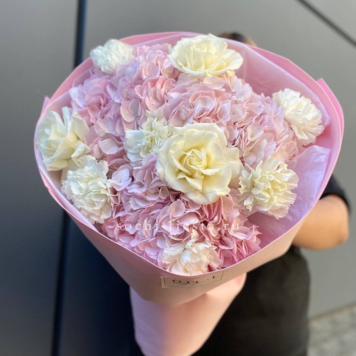  Букет гортензий и роз  в Братске