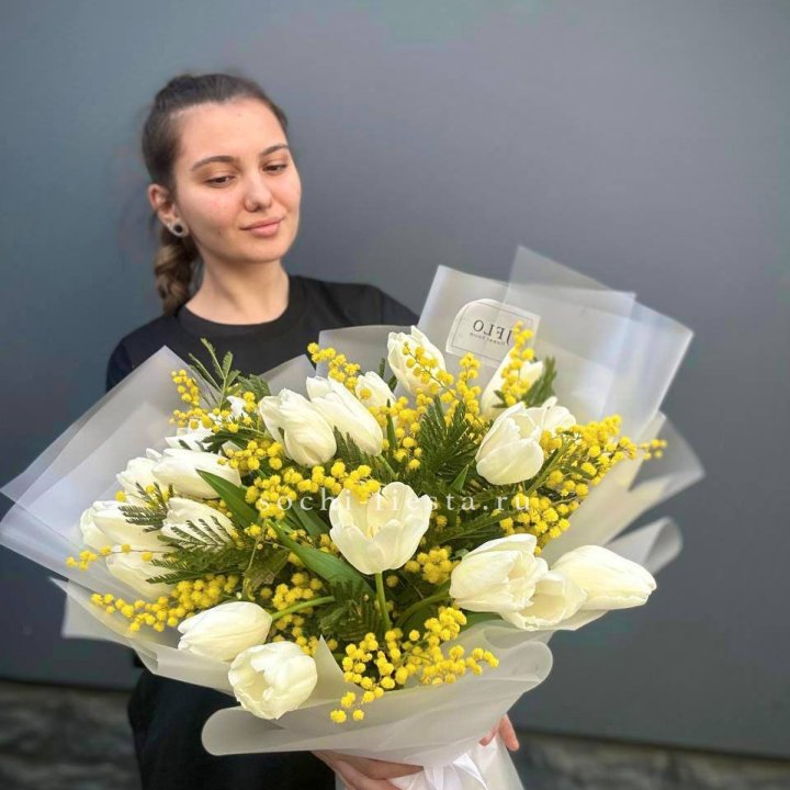 Букет тюльпанов и мимозы в Братске