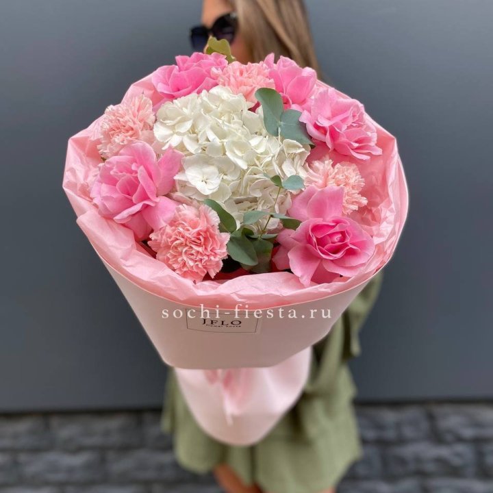  Букет роз и гортензии "Навола" в Братске