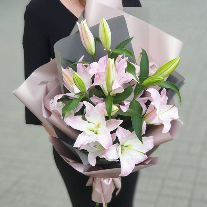 Букет розовых лилий в Братске