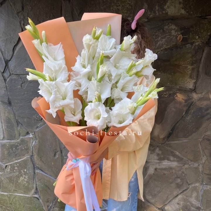 Букет белых гладиолусов  в Братске