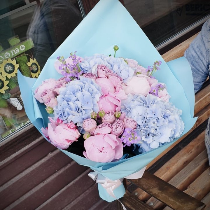 Букет с гортензиями "Блубери" в Братске