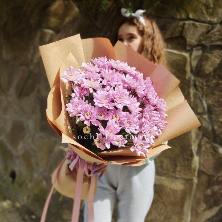 Букет хризантем в крафте в Братске