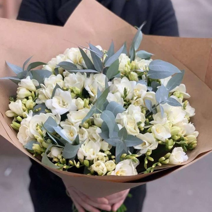 51 фрезия с эвкалиптом в Братске