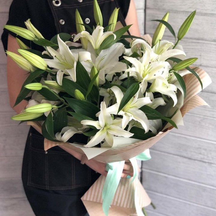 Букет белых лилий в Братске