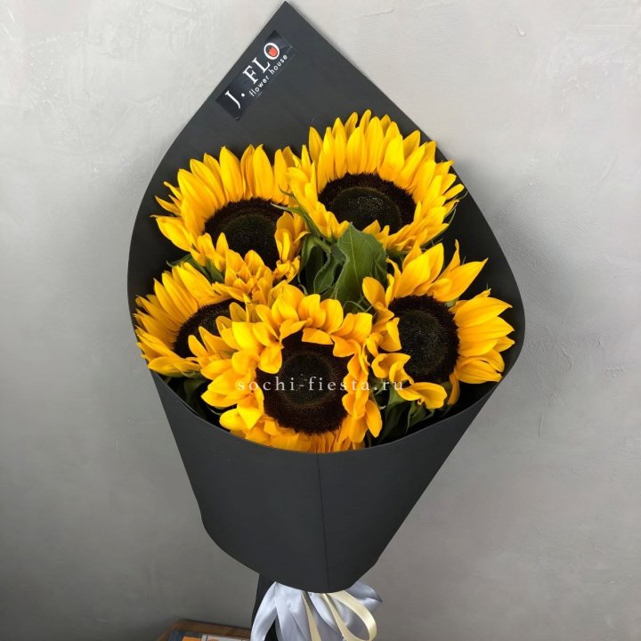Букет из 5  подсолнухов в Братске
