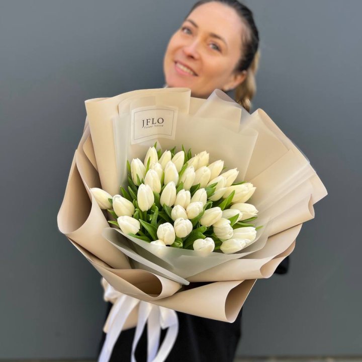 35 белых тюльпанов в Братске