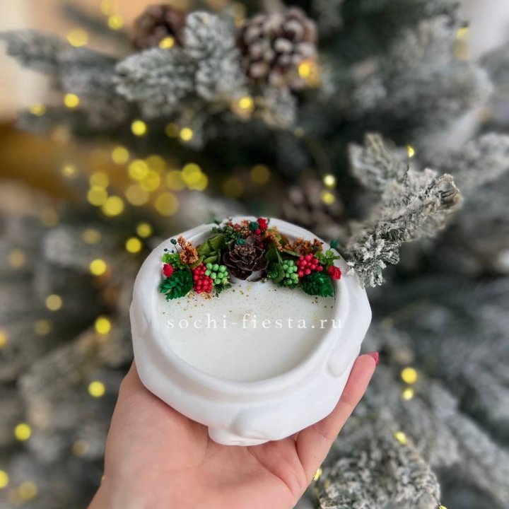 Свеча ароматическая в гипсе Руки с шишкой в Братске