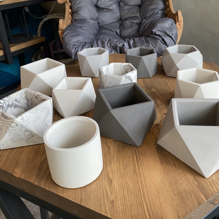 Дизайнерское кашпо в Братске