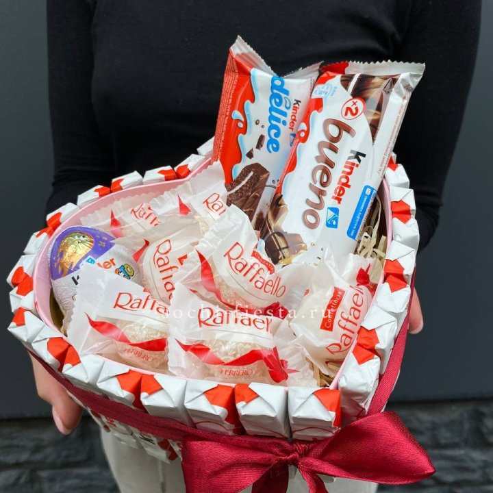 Подарочный набор сердце с Киндерами и Рафаэлло в Братске