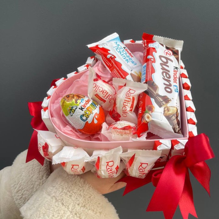 Бокс киндерами и раффаэлло в Братске