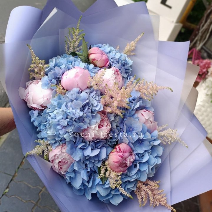 Дизайнерский букет с гортензией №3 в Братске