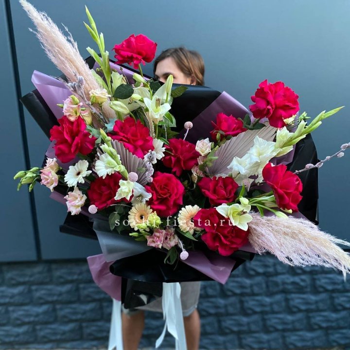 Дизайнерский букет Ред в Братске