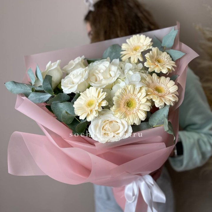 Букет роз, гортензии, гербер  в Братске