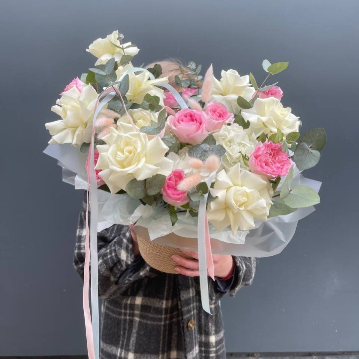 Кашпо с розами в Братске