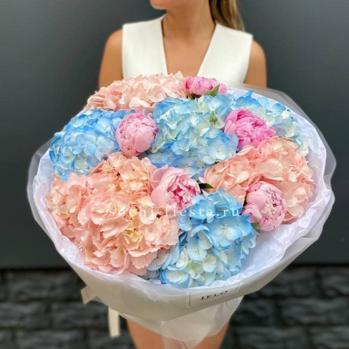 Дуобукет гортензии с пионами  в Братске