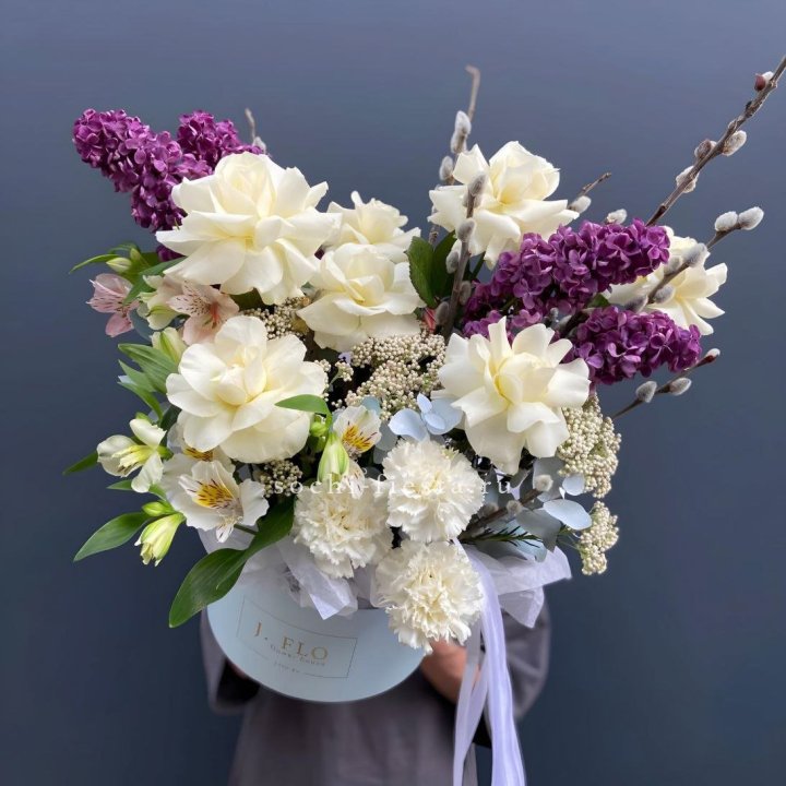 Цветочный бокс Французских роз и Сирени в Братске