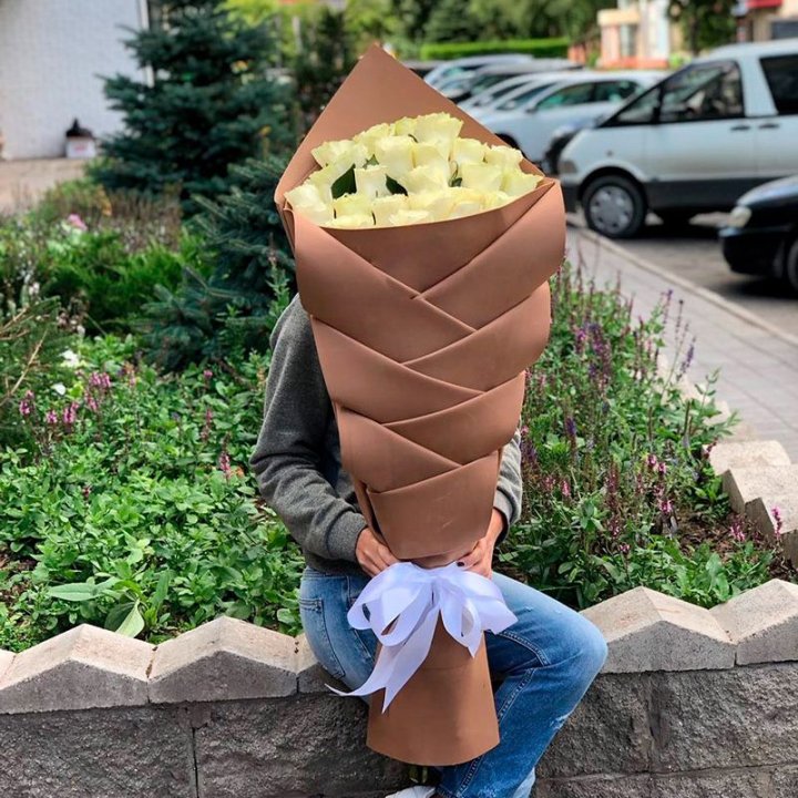 Голландские розы белые "Рыбка" в Братске