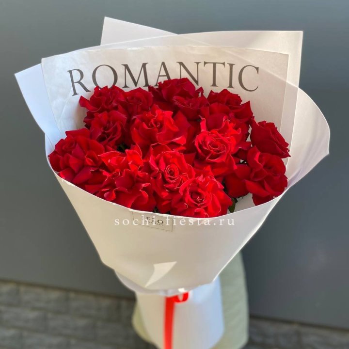 19 высоких роз в оформлении в Братске
