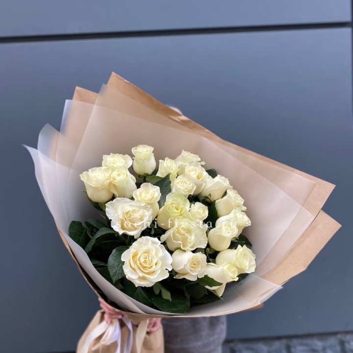 Букет  высоких белых роз   в Братске
