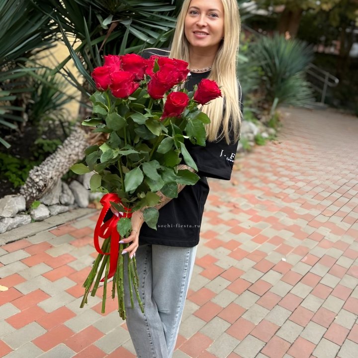 15 высоких красных роз в Братске