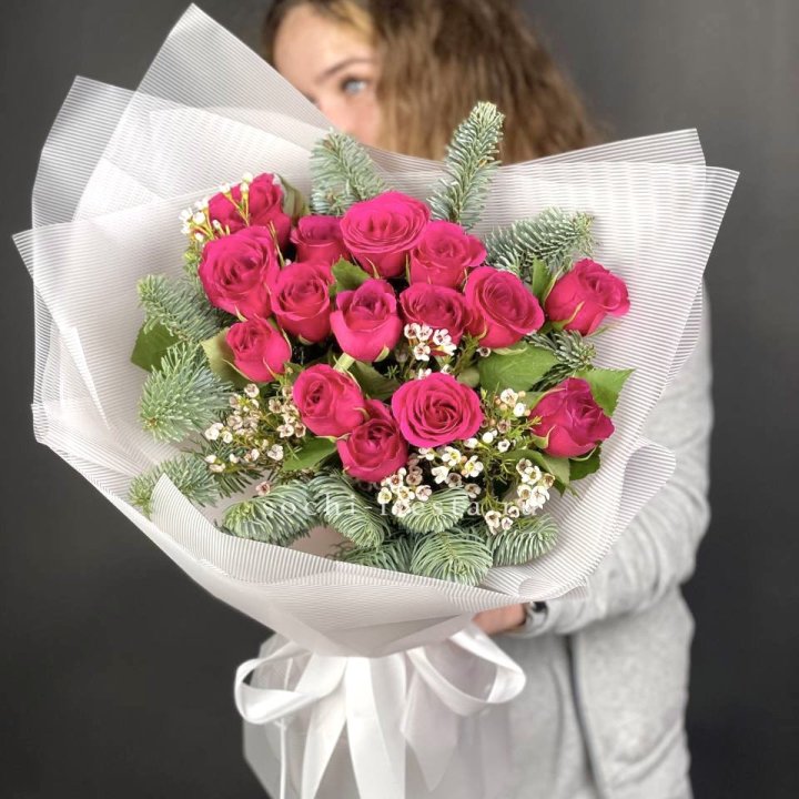 Новогодний букет Елки и Розы в Братске