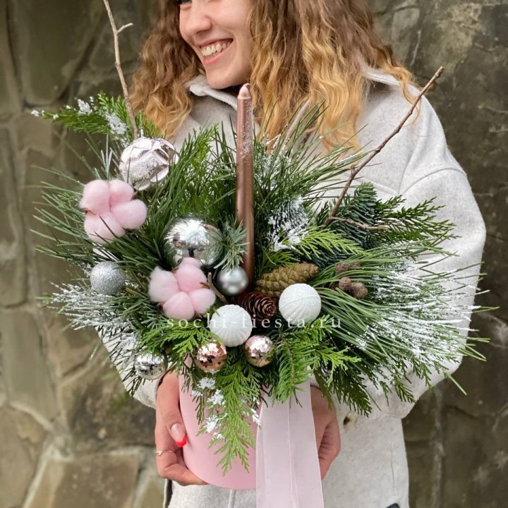 Новогодняя композиция в коробке пинк в Братске