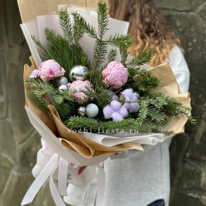 Новогодний букет с пионами  в Братске