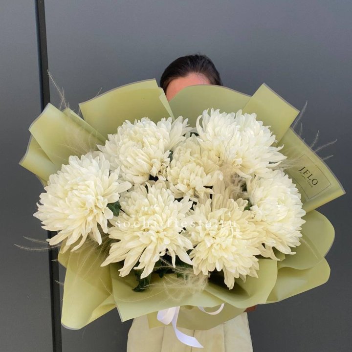 Букет одноголовых хризантем  в Братске