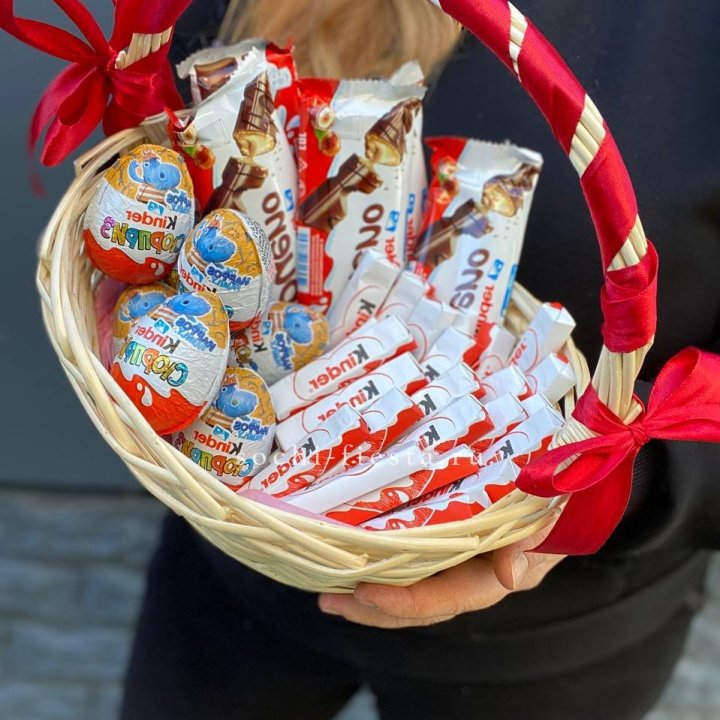 Корзина с киндерами  в Братске
