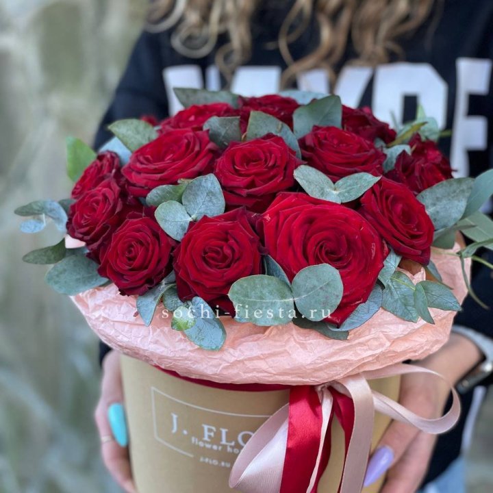 21 Красная роза в боксе №1 в Братске