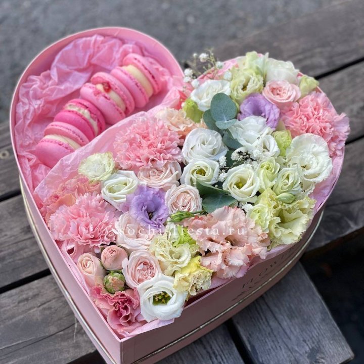 Бокс-сердце с макарон "Пинк" в Братске