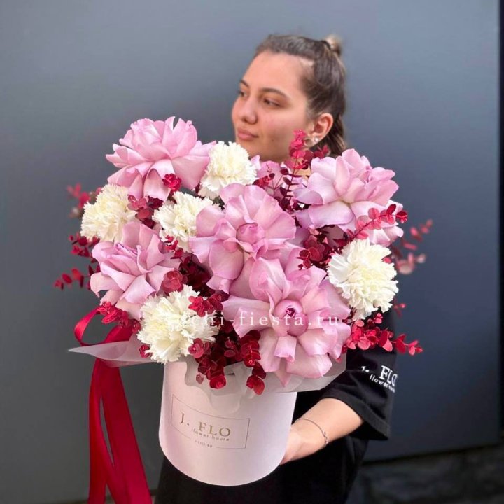 Бокс с французскими розами "Вела вита" в Братске