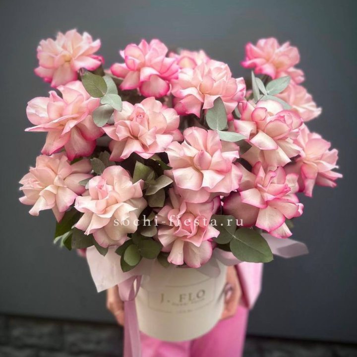 17 Французских  роз Венди в боксе в Братске