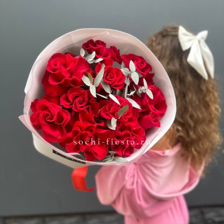 11 Красных французских роз в Братске