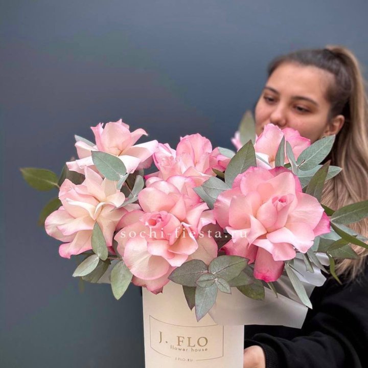 7 Французских роз в боксе в Братске