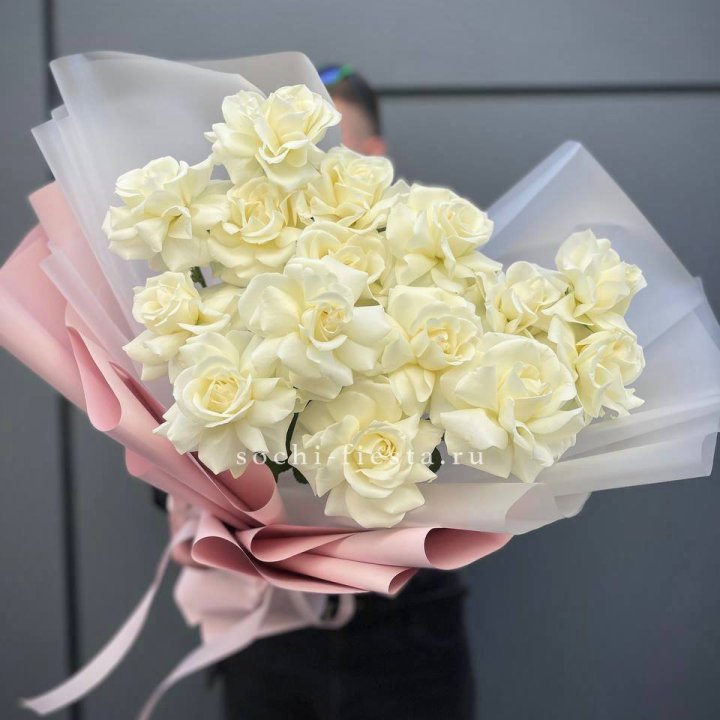 Букет из 15 французских роз Вайт дрим в Братске