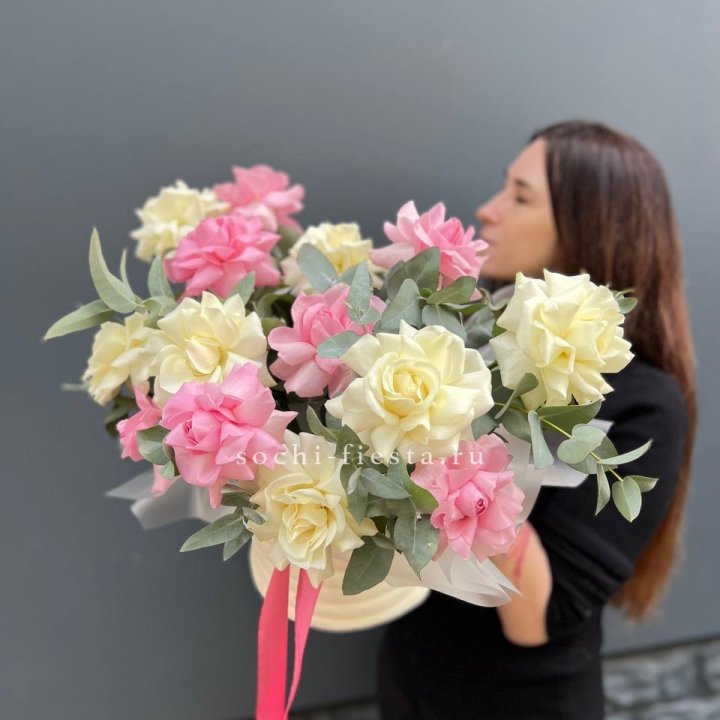 Зефирный бокс из 17 французских роз микс в Братске