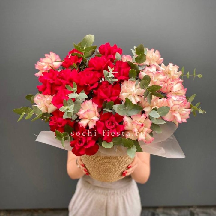 25 Французских роз в джутовом кашпо  в Братске