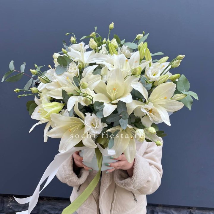 Бокс лилий и эустомы в Братске