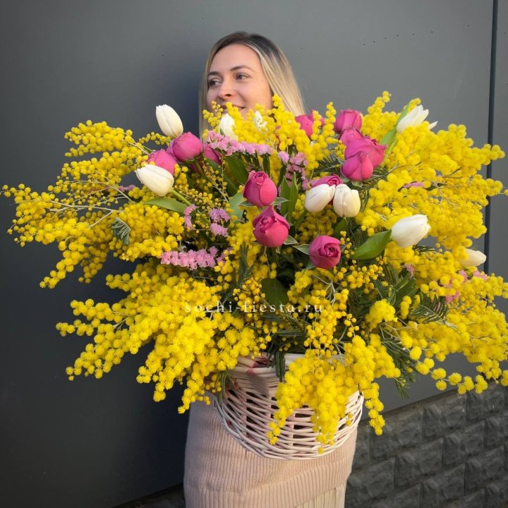 Цветочная корзина с мимозой "Спринг" в Братске