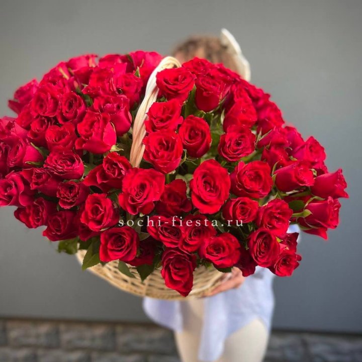121 красная роза в корзине   в Братске
