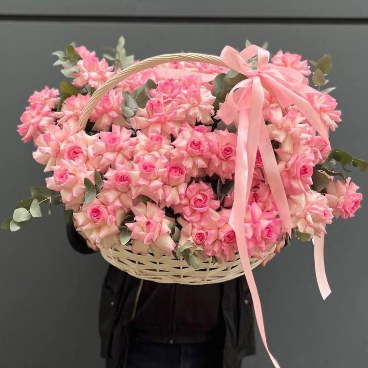 51 розовая роза в корзине в Братске
