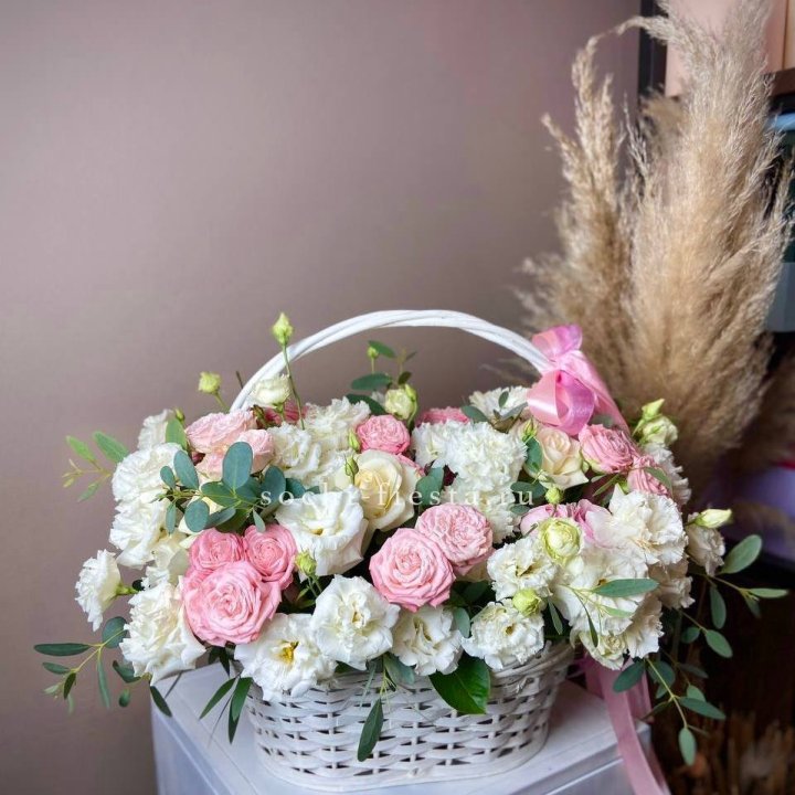 Цветочная корзина "Пинки вайт" в Братске