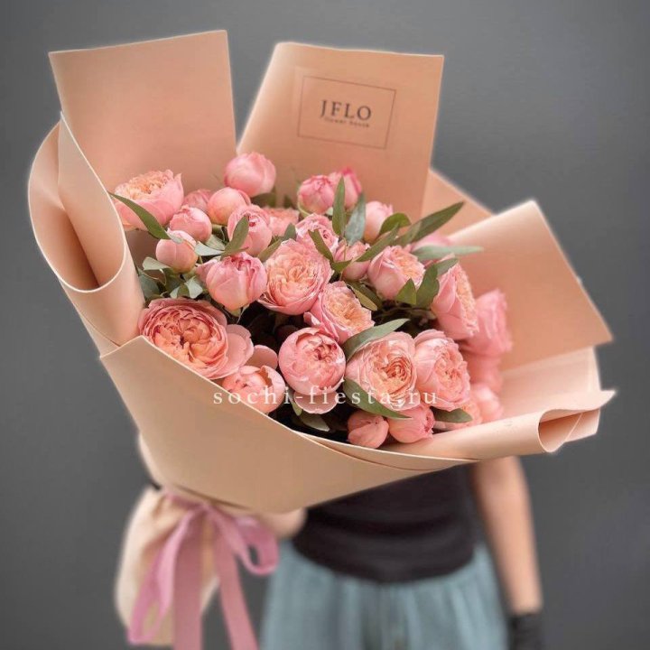 Букет из 9 кустовых роз Джульетта в Братске